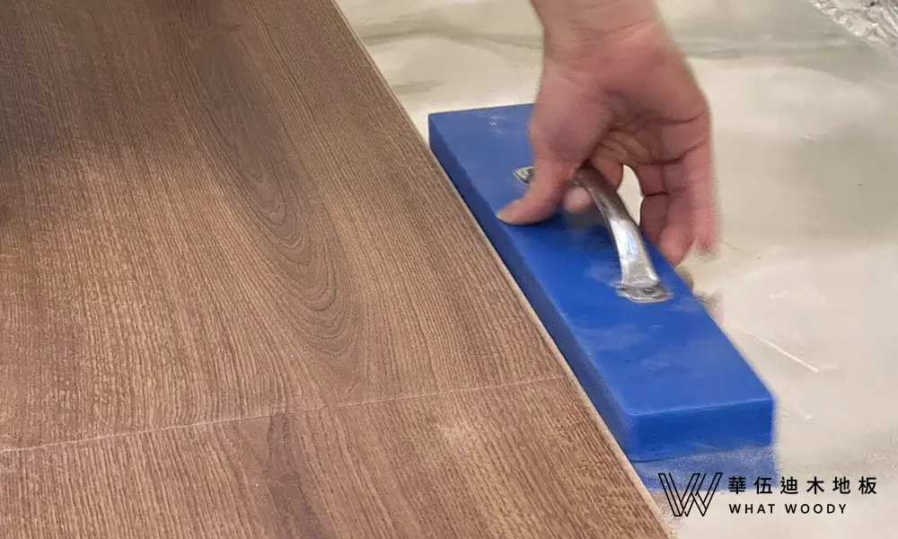 地板施工專用工具-敲板，使地板更為密合